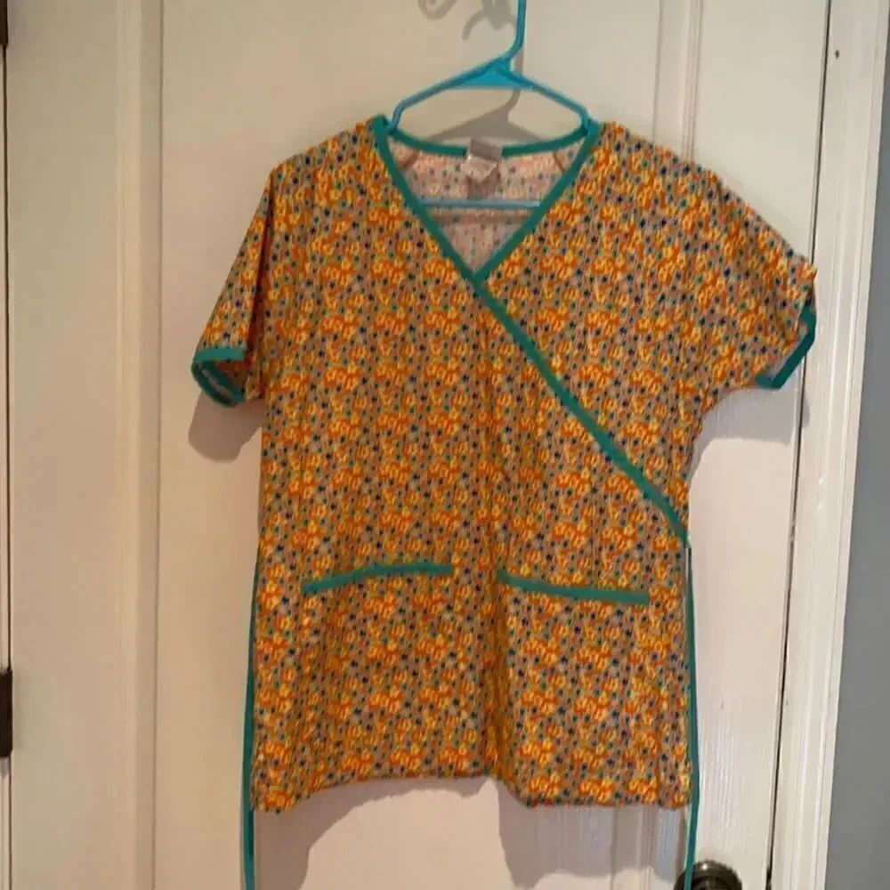 UA scrub shirt S